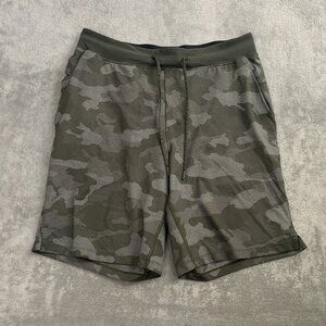 Lululemon T.H.E. Shorts Mens Large Green Gym Workout Camo Athletics Linerless